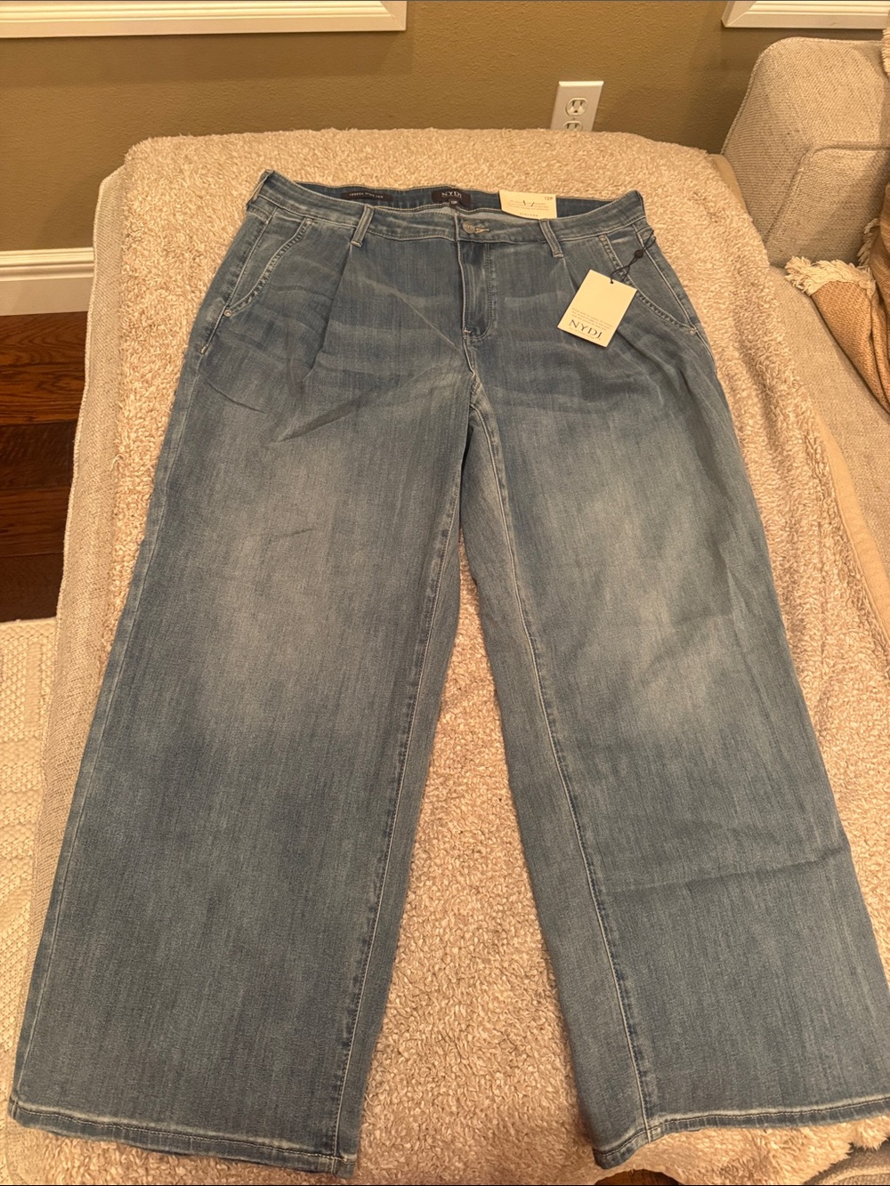 NYDJ Teresa Wide Leg ankle jeans with pleats. NWT! Size 12P 27” inseam